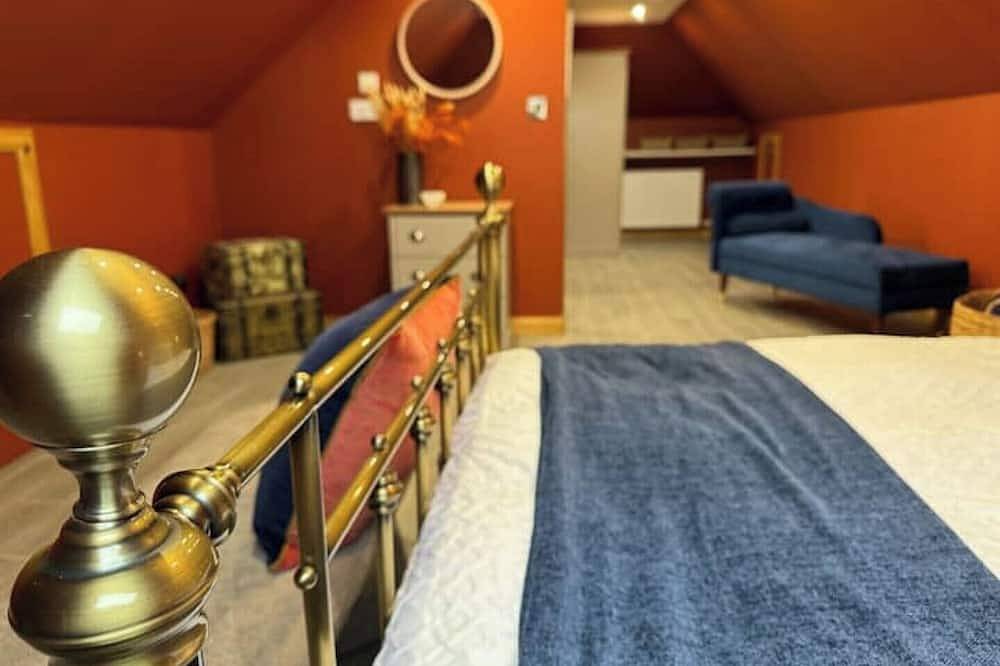 Beautiful Scottish mews with hot tub in Firth Of Clyde