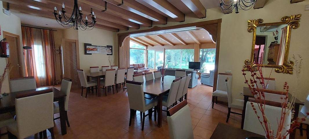 Casa de vacaciones para 23 personas, con jacuzzi y piscina además de jardín y balcón en Sierra Morena de Ciudad Real - 3