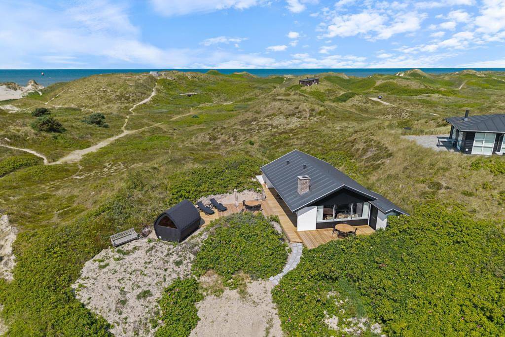 Freundliches Ferienhaus nah am Strand mit Außensauna in Søndervig, Holmsland Klit