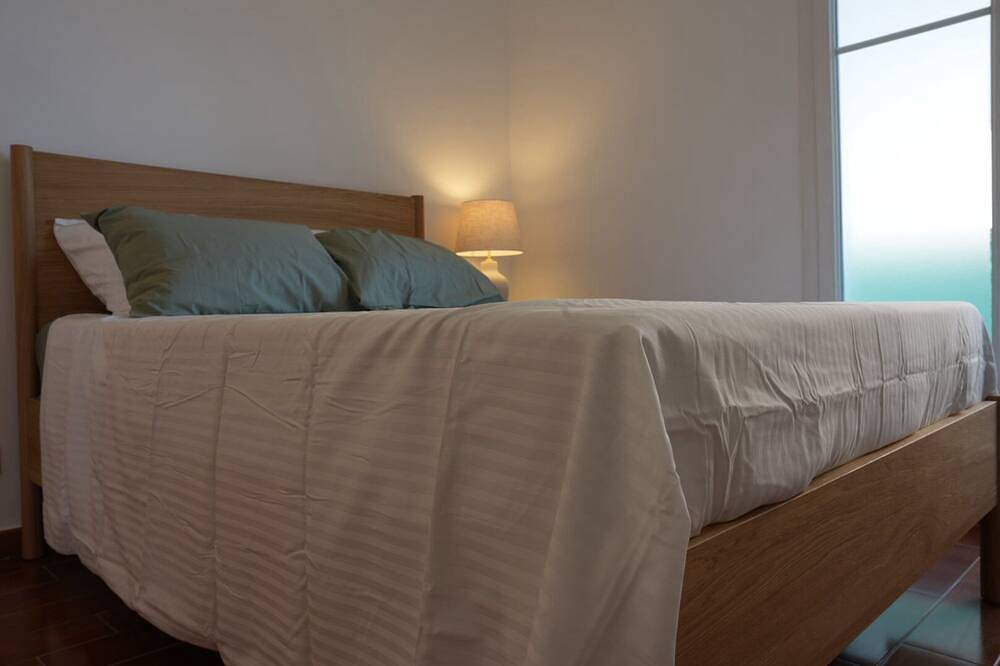 Ganze Wohnung, Serene 1-bedroom apartment in charming Poissy perfect for relaxing stay in Poissy, Yvelines