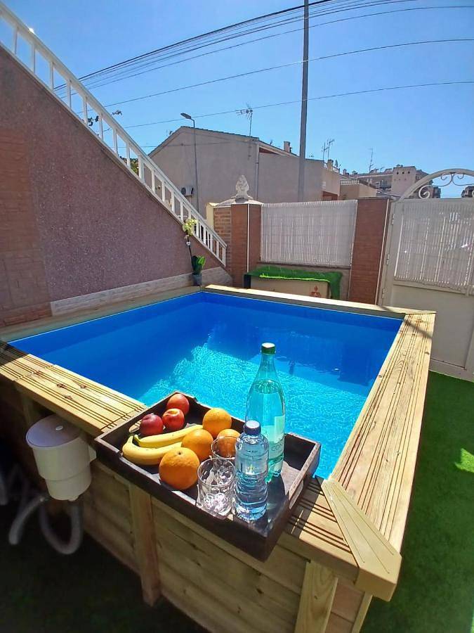 Bungalow para 9 personas, con vistas además de piscina y terraza en Torrevieja