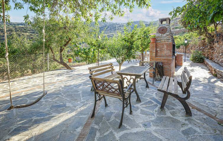 Cozy Laroya Apartment: WiFi, AC, Fireplace, Pool, Grill in Laroya, Cordillera Penibética