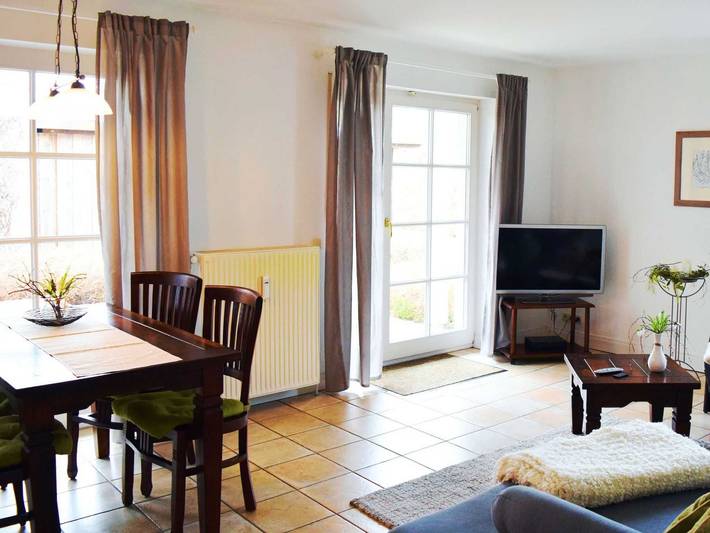 Ganze Ferienwohnung, Ferienwohnungen in der Marina Kröslin - Kleine Fewo Hafenstraße (rechts) in Kröslin, Vorpommern Greifswald