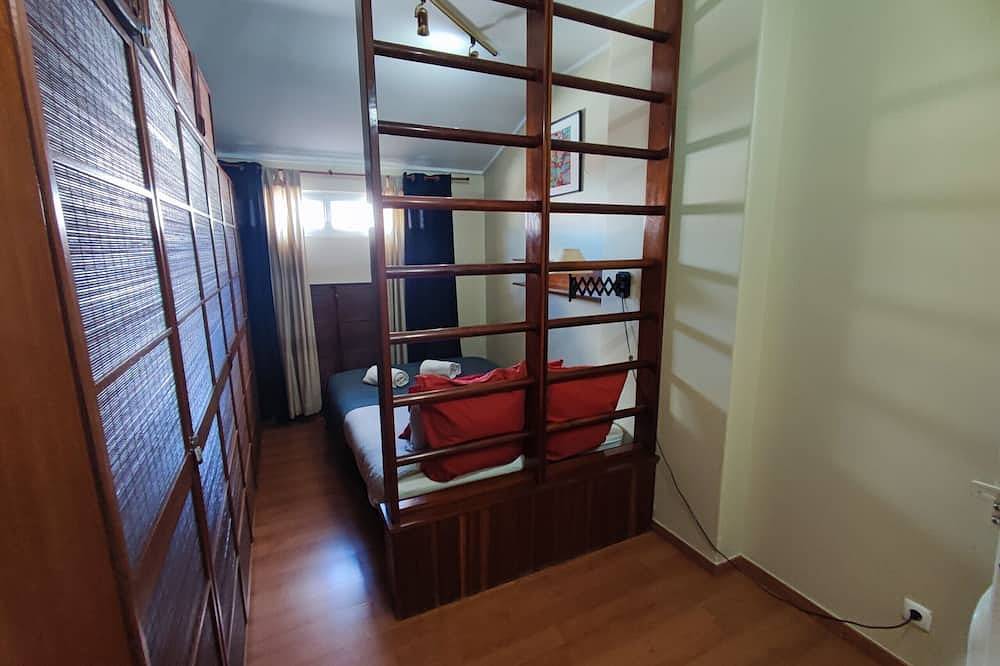 Ganze Wohnung, Oeiras, 2 bedroom apartment w/ balcony and barbecue next to Parque dos Poetas in Oeiras, Costa de Lisboa