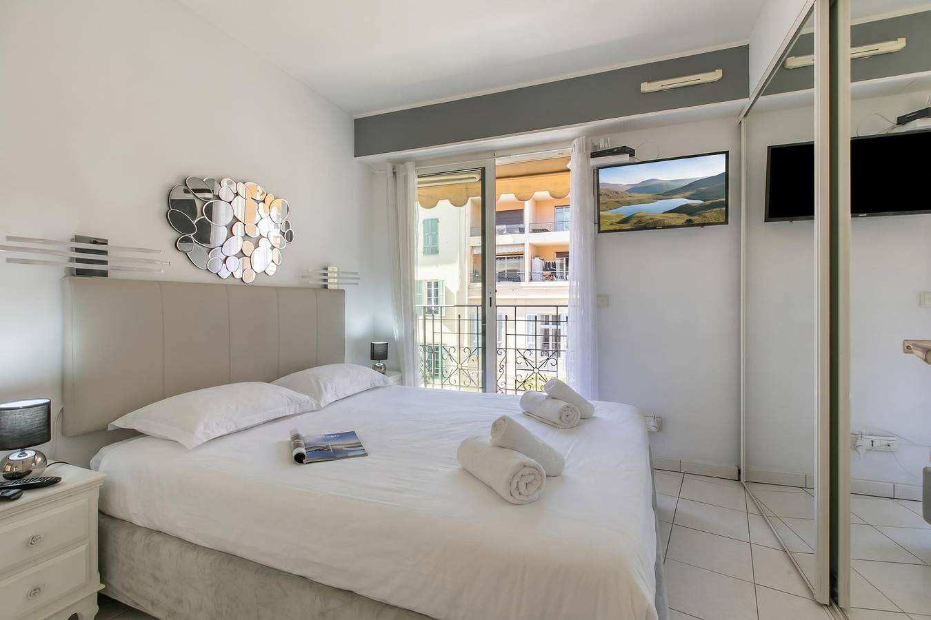 Entire apartment, Victoria Beach White Apt in Menton, Mediterranean Coast (France)