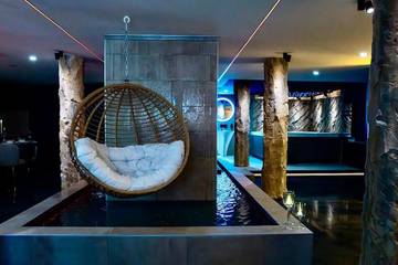 Gîte pour 2 personnes, avec terrasse et jardin ainsi que piscine et jacuzzi à Bagnols-sur-Cèze