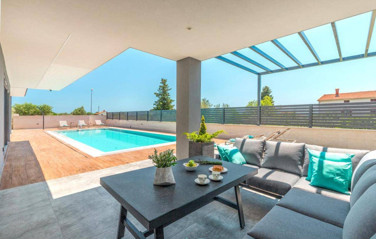 Villa Bellatrix in Fažana with beach front and sea view in Fazana, Südküste Istrien