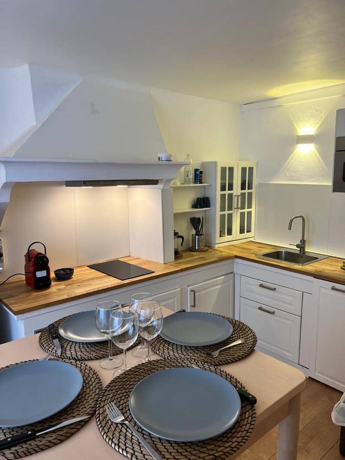 Appartement entier, One-Bedroom Apartment in Toulon, Côte méditerranéenne (France)
