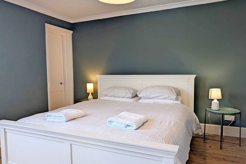 Broyle House, Chichester -  a family house that sleeps 4 guests  in 2 bedrooms in Chichester, West Sussex