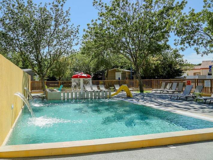 Camping pour 2 personnes, avec Bassin pour enfant