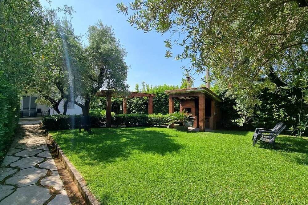 Villa Degli Ulivi- Cozy villa just a few steps from the sea. in Fondi, Latina Province