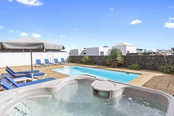 Villa for 8 People in Yaiza, Lanzarote, Photo 3