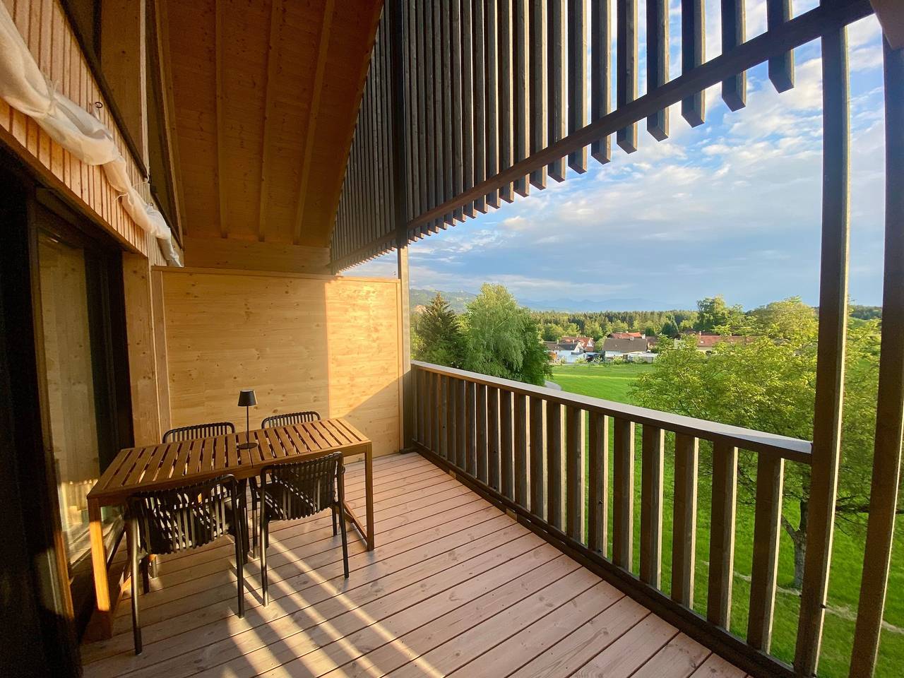 Apartamento entero, Apartamento 'Noir' con vistas a la montaña, balcón y Wi-Fi in Sigmarszell, Suabia (Baviera)