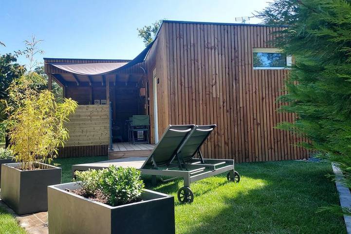 Chalet pour 2 personnes, avec jardin ainsi que terrasse et jacuzzi