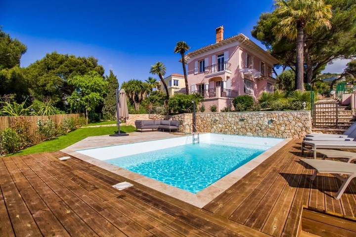 Villa pour 9 personnes, avec jardin ainsi que piscine et vue, animaux acceptés à Villefranche-sur-Mer - 2