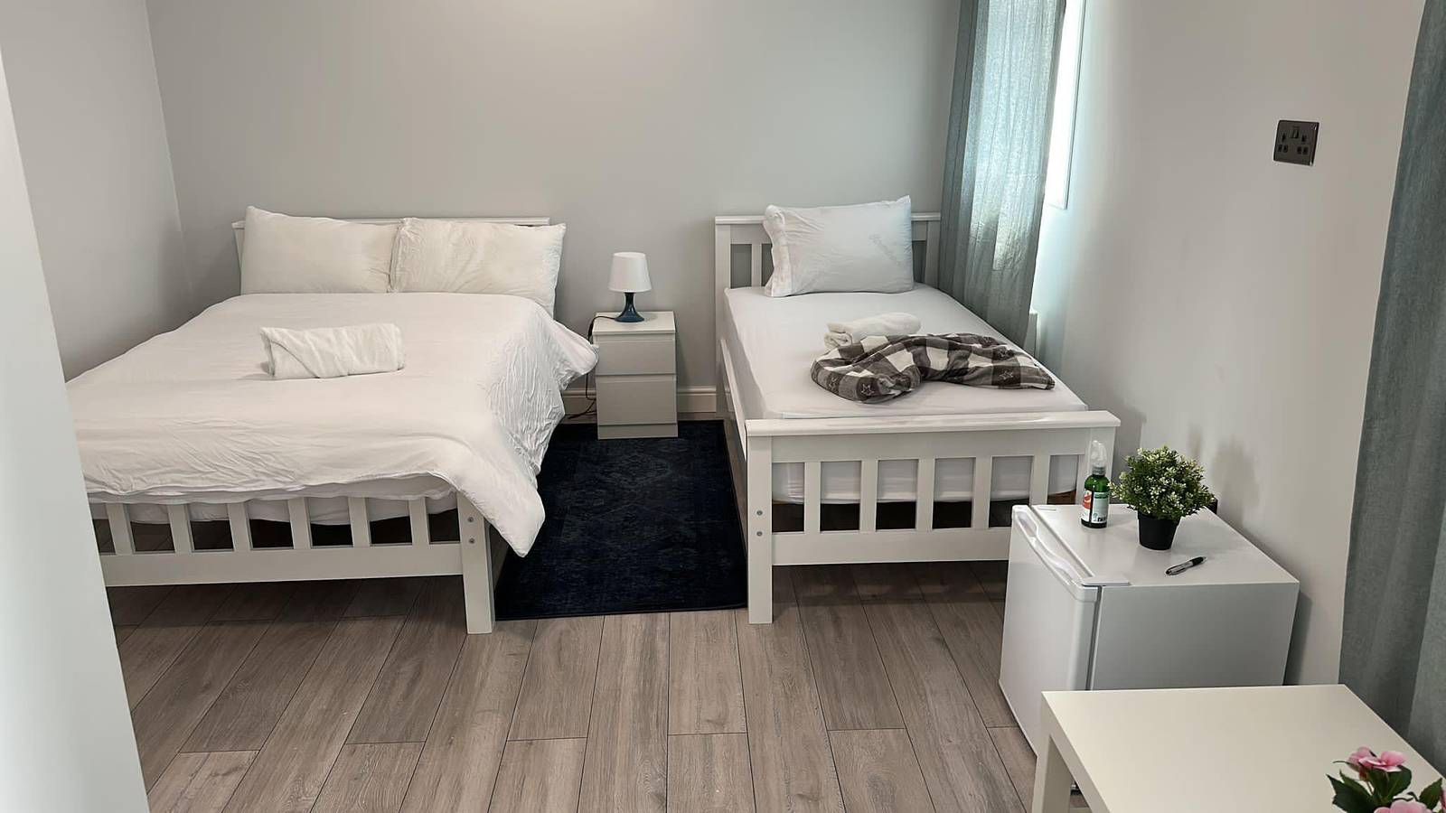 Entire holiday apartment, Studio - Sleeps 3 - Pet Friendly in Ealing, London