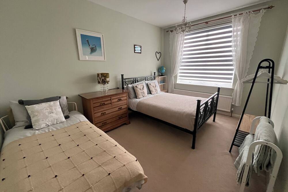 Ein schönes, geräumiges Haus mit 2 Schlafzimmern für bis zu 5 Personen. Eigene Einfahrt. in Whitstable, Kent