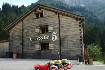 Hütte für 16 Personen, mit Balkon und Garten sowie Whirlpool und Sauna in Schröcken