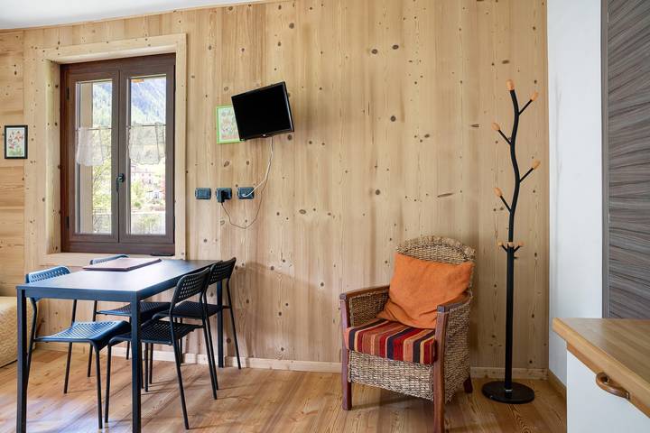 Entire apartment, Apartment 'Alta Valle Maira B' with Mountain View, Shared Garden and Wi-Fi in Acceglio, Cuneo Province