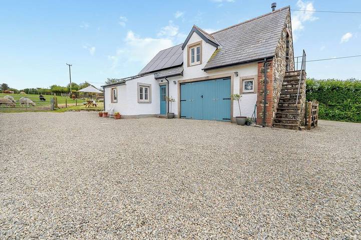 Cottage for 4 people, with garden in Trefin