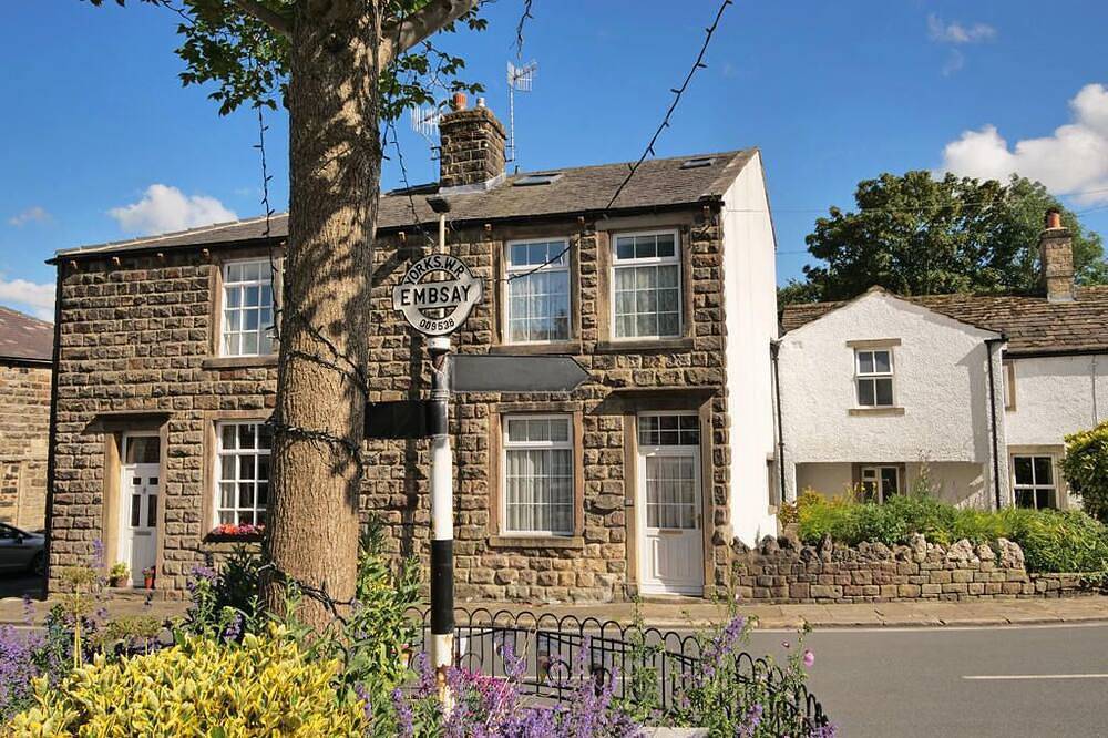 Lovejoy Cottage - luxe cottage by the Yorkshire Dales in Embsay, Yorkshire Dales National Park