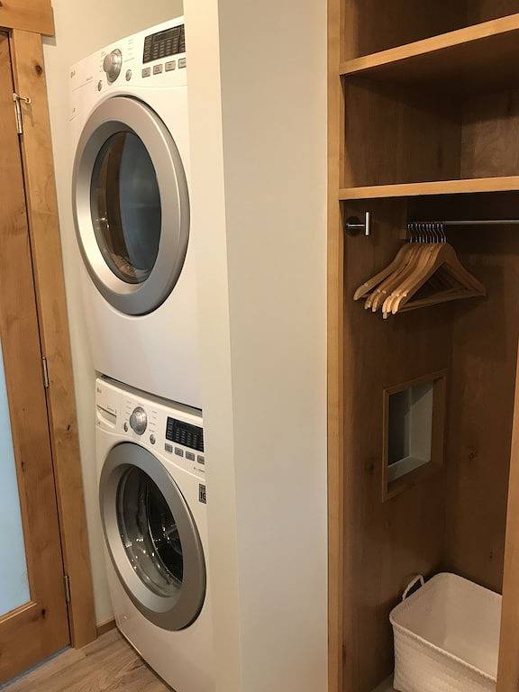 Ganze Wohnung, Loft on the Hill - In-town, Luxury, Big View! in Homer, Kenai Peninsula