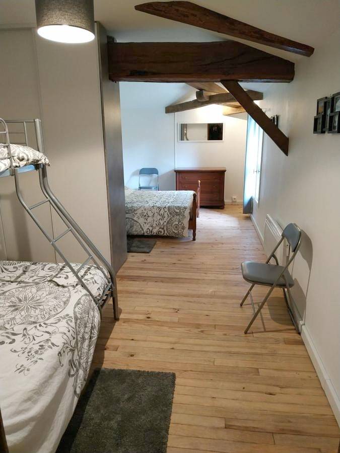 Location de vacances pour 3 personnes, avec piscine ainsi que vue et jardin, adapté aux familles dans Sabres - 2