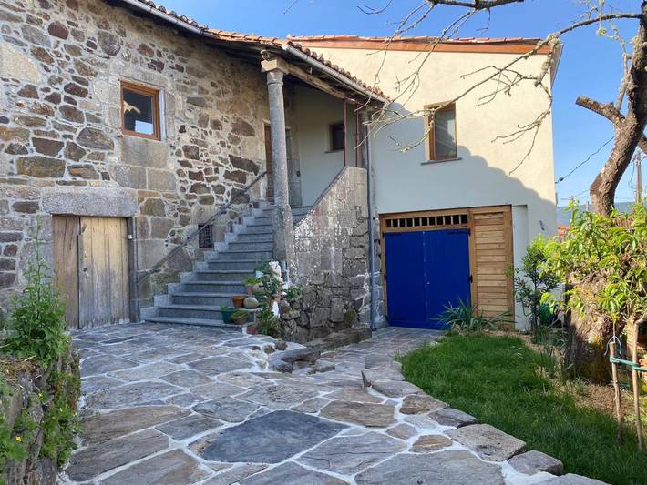 Casa rural para 4 personas, con jardín y vistas en Pantón