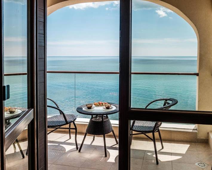 Ferienwohnung für 3 Personen, mit Terrasse und Kinderpool sowie Pool
