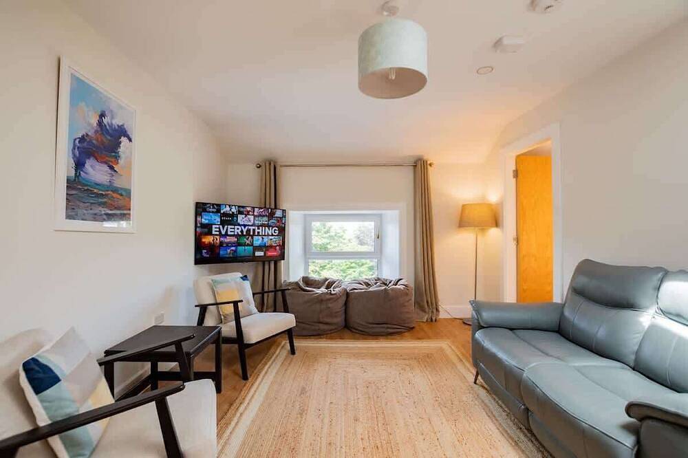Apartment for 6 People in Eyre Square, Galway