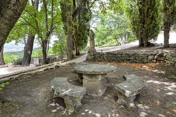 Vacation Rental for 10 Guests in Apt, Parc naturel régional du Luberon, Picture 4