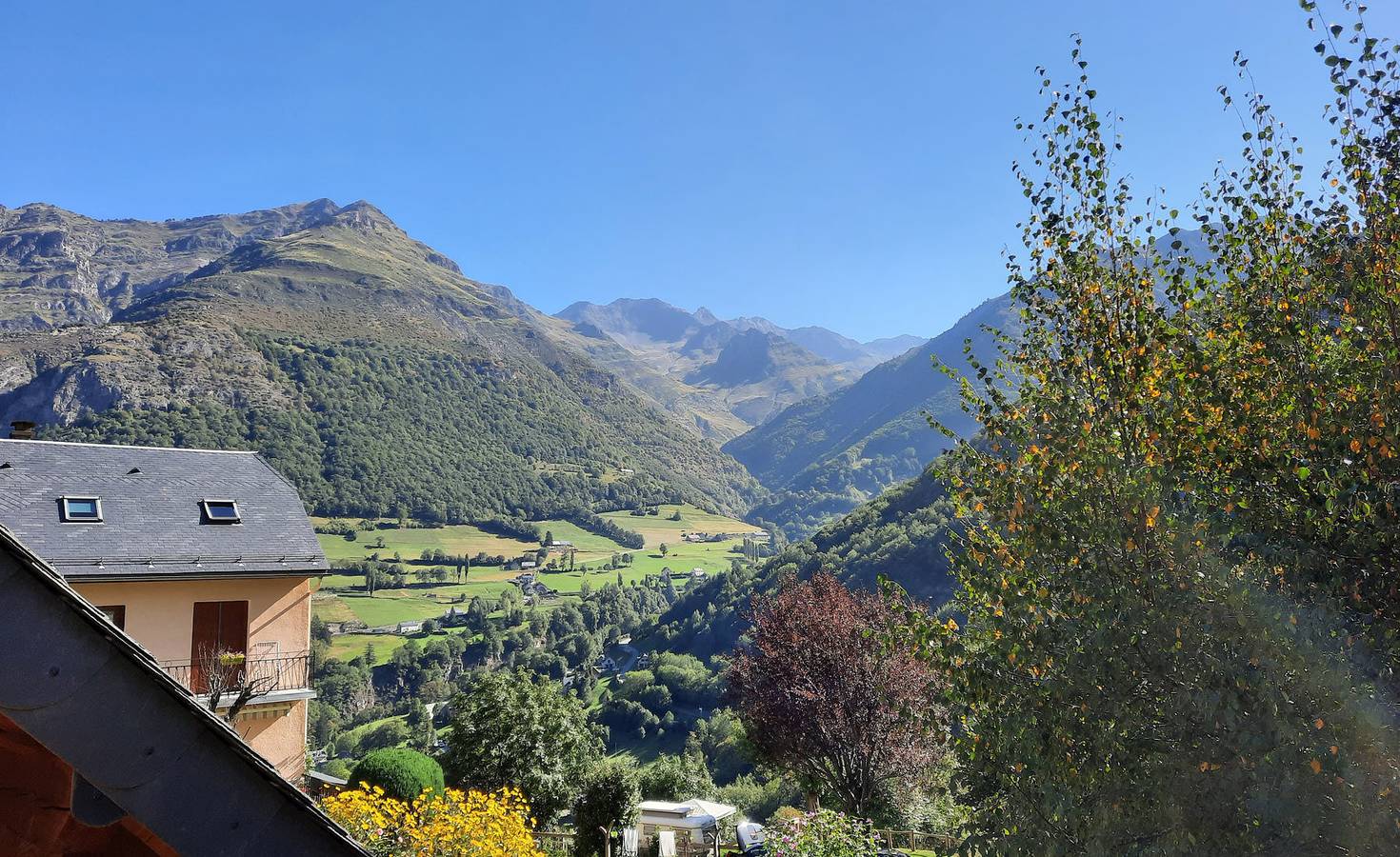 Cozy Chalet with Magical Mountain Views – Perfect for Families or Friends in Gèdre, Pyrenees National Park