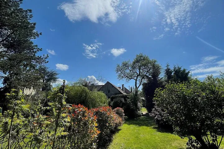 Les Hortensias, gîte de caractère 3 étoiles, piscine chauffée, wifi, jeux... in Monteaux, Région de Blois