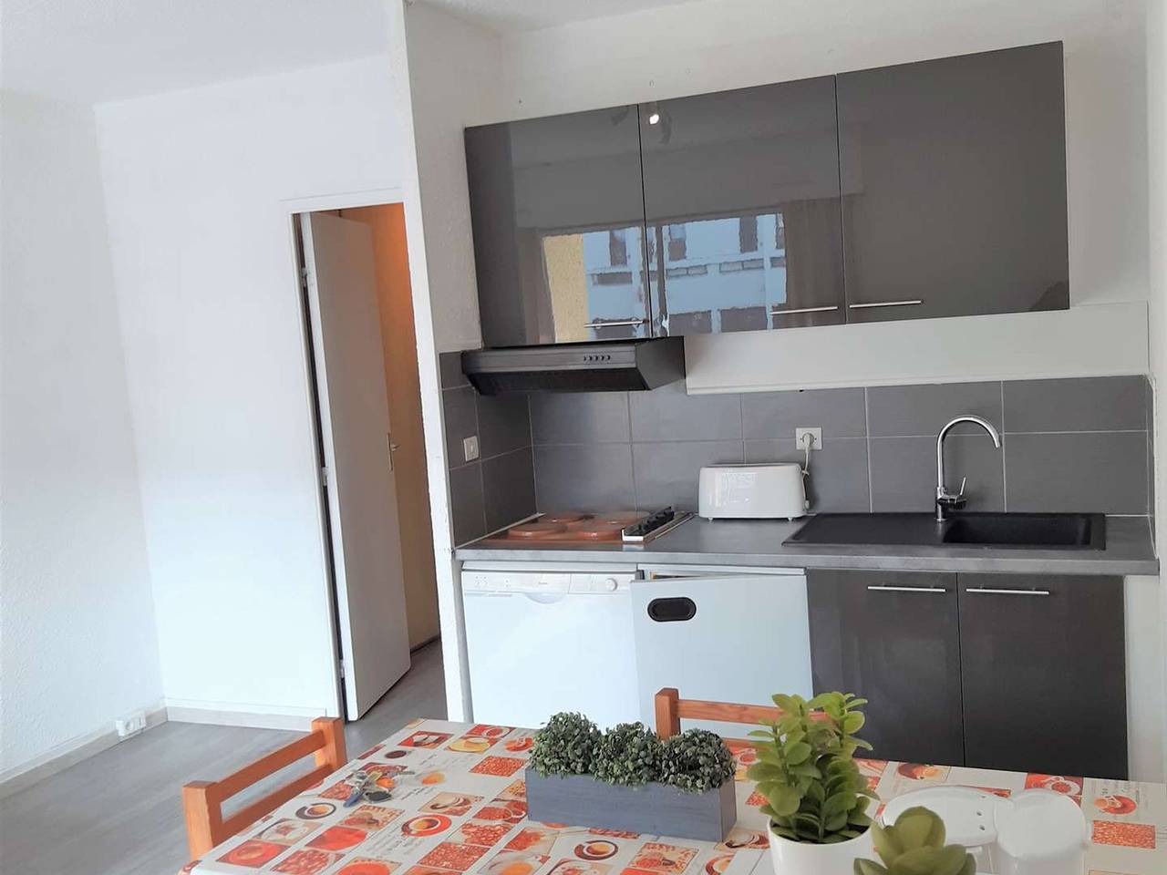 Estudio entero, Estudio Cabina 6 personas - 30m², Balcón sur, cerca de pistas, parking, cocina equipada in Saint-Lary-Soulan, Parque nacional de los Pirineos