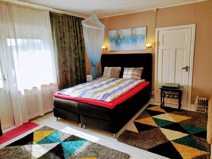 Ferienwohnung für 2 Personen, mit Balkon und Terrasse sowie Garten und Seeblick