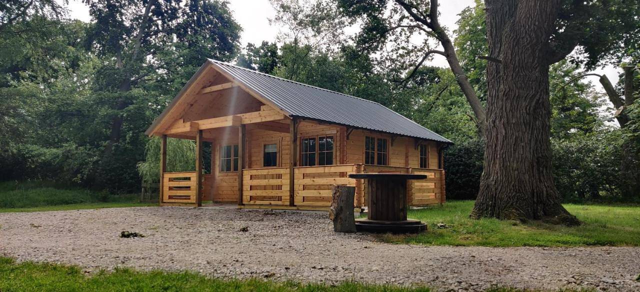 The Willow Cabin - Wild Escapes Wrenbury off grid glamping - ages 12 and over in Wrenbury cum Frith, Cheshire East