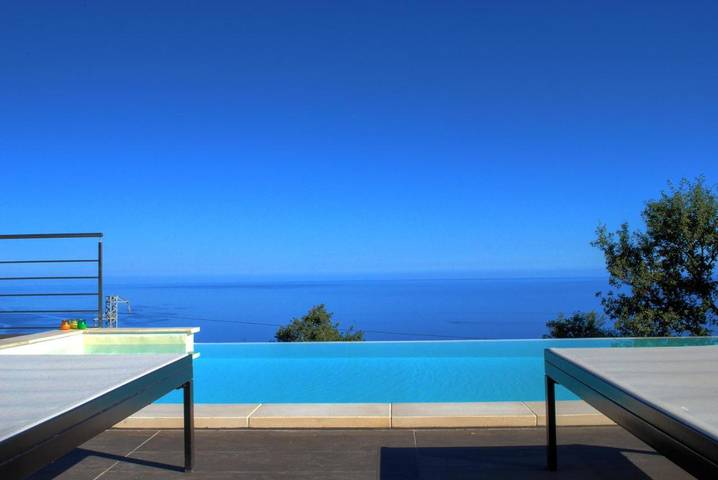 Villa per 5 persone, con Balcone e Terrazza nonché Giardino e Piscina a Sant'Ambrogio