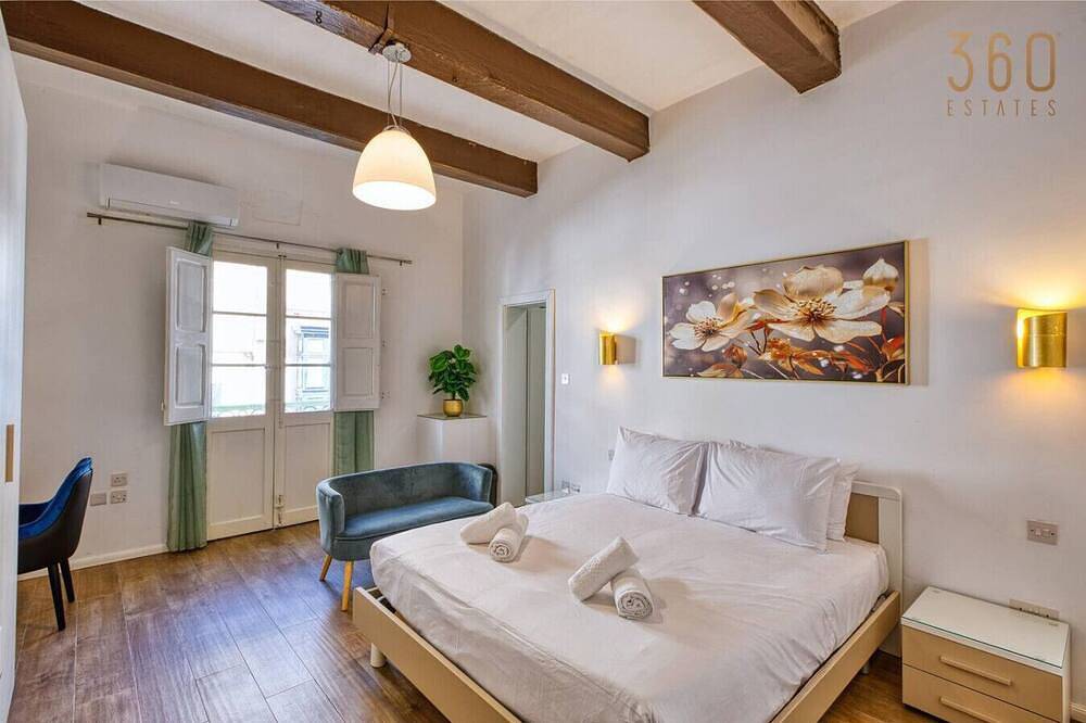 Stylish Townhouse w/Balcony next to Waterfront in Cospicua, Insel Malta