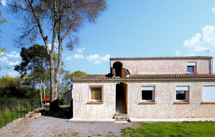 Location de vacances pour 6 personnes, avec jardin ainsi que terrasse et piscine, animaux acceptés à Lablachère - 4