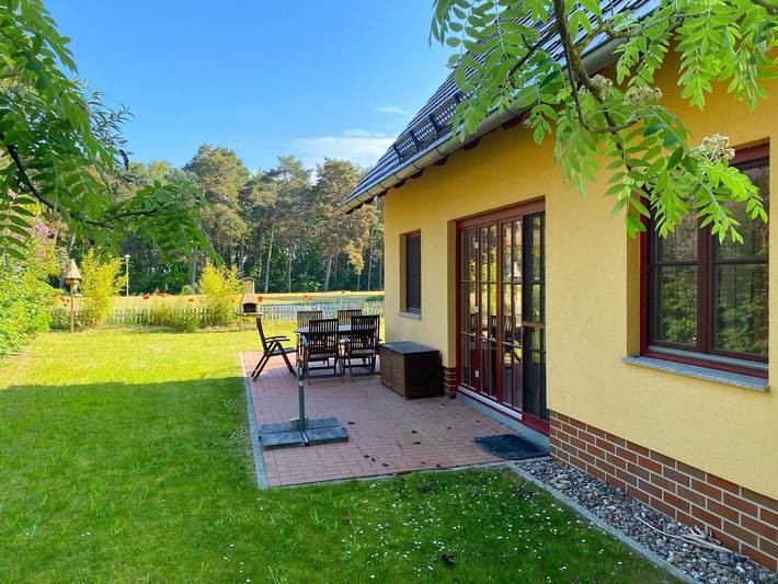 Ferienhaus für 6 Personen, mit Balkon und Terrasse sowie Garten in Glowe
