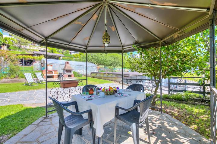 Ganze Wohnung, Zio Enry Terrace Apartment in Orta Lake in Armeno, Comune di Armeno
