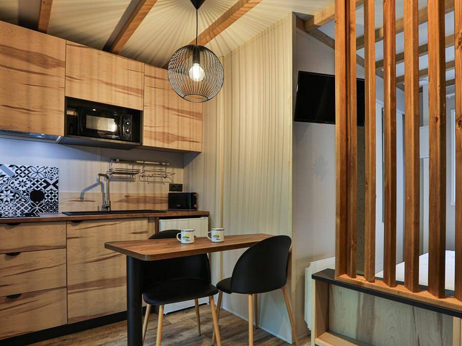 Flower Camping Les Dunes - Chalet 2 personas - Bois Premium 16m² - 1 habitación + terraza cubierta 8m² + Tv + Clim in Longeville-sur-Mer, Vandea