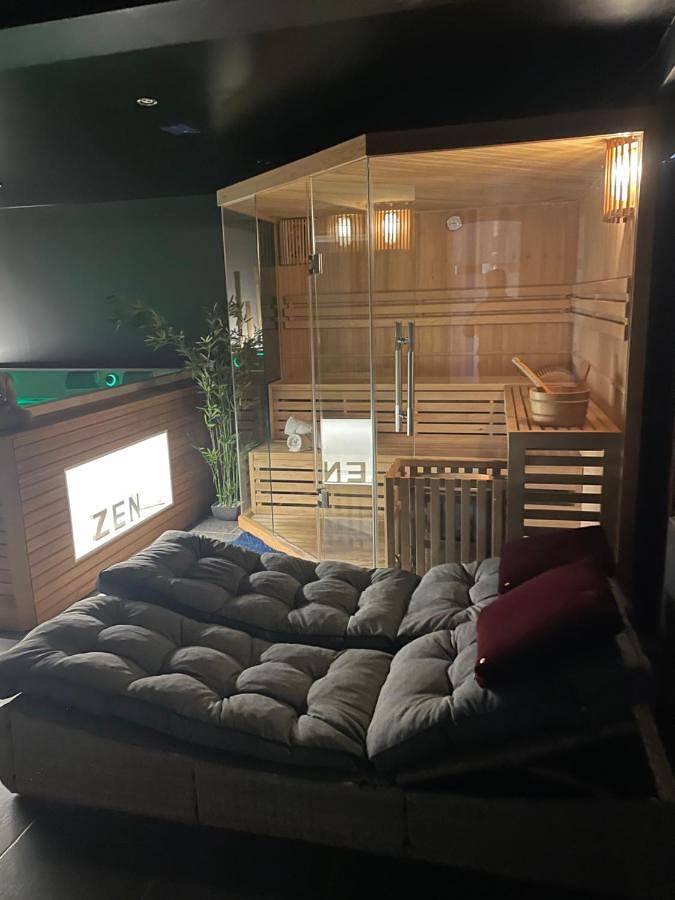 Location de vacances pour 2 personnes, avec sauna et jacuzzi dans Baillonville - 4