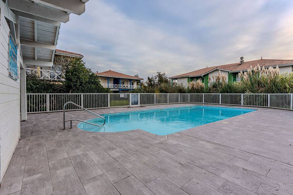 Entire apartment, Charming apartment with pool, near center and lake, sleeps 4 in Sanguinet, Côte d’Argent