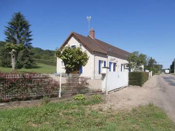 Chambre d’hôte pour 3 personnes, avec vue et jardin à Montigny-aux-Amognes