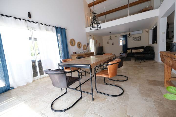 Location de vacances pour 10 personnes, avec jardin et piscine, animaux acceptés à Saint-Cannat - 3