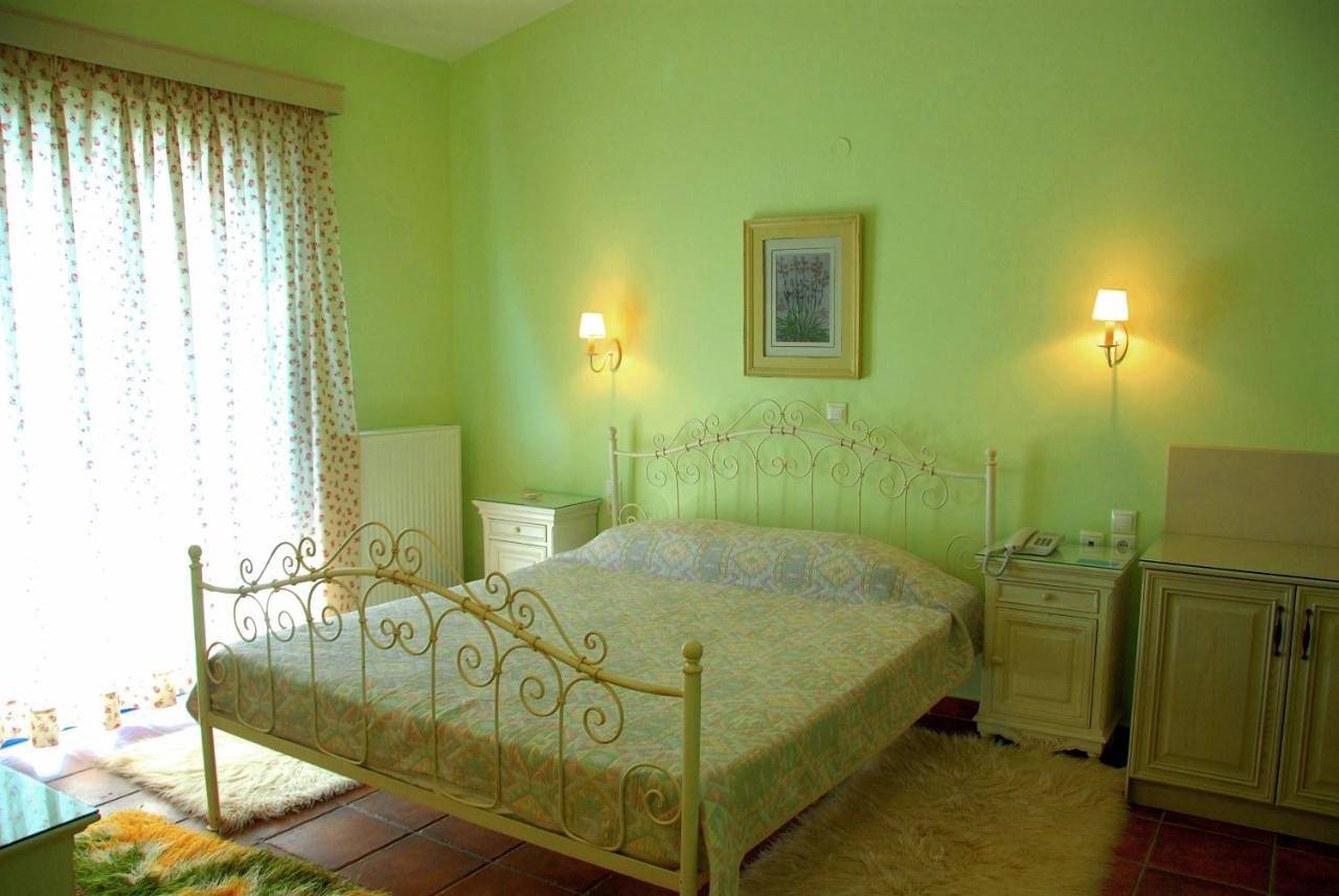 Agnadi Hotel in Rovies, Eubée