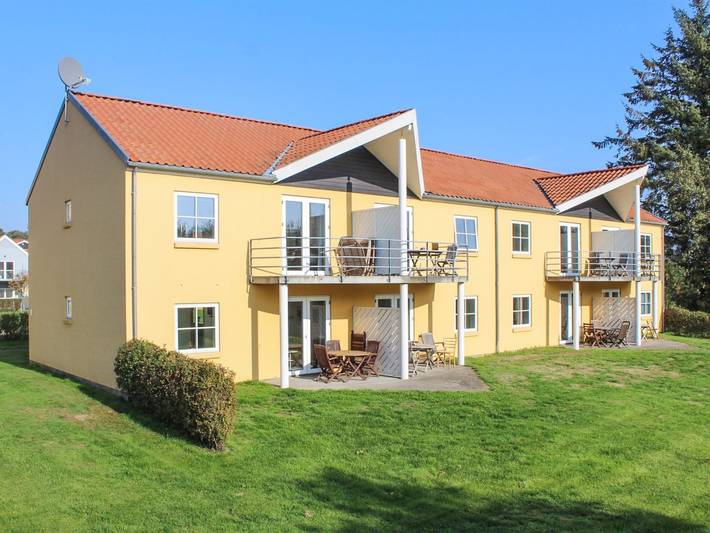 Ferieleilighet for 5 personer, med terrasse i Hou