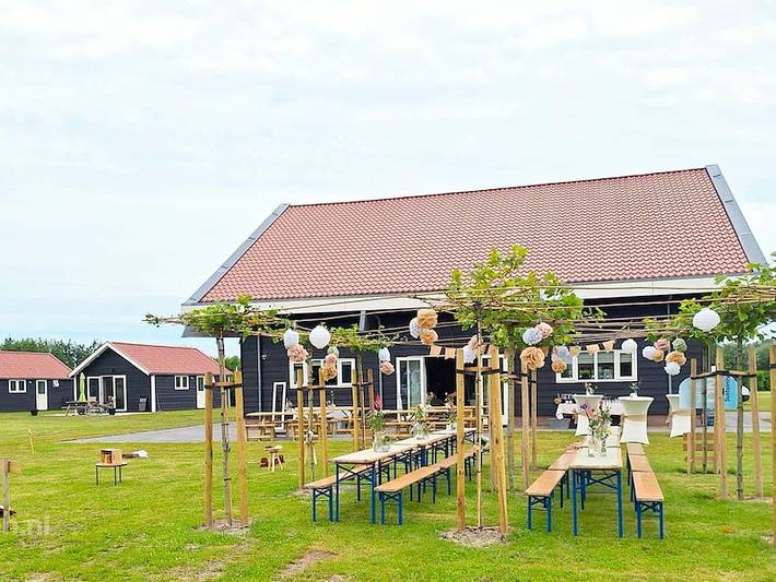 Ferienhaus für 20 Personen, mit Balkon/Terrasse und Terrasse in Warmenhuizen