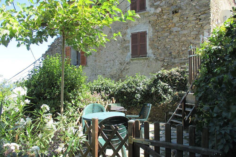 Ganze Wohnung, Studio Sole e Ventu (30 qm) zwischen Bergen und Meer. in San-Giovanni-di-Moriani, Corte und Umgebung